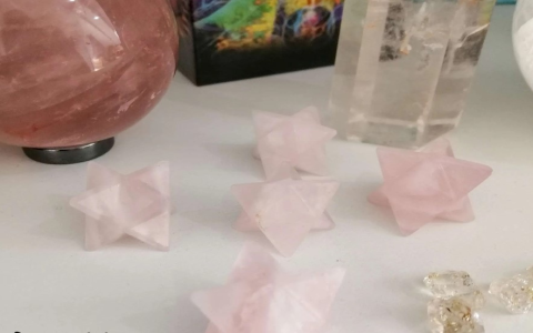 Best Crystals for Tarot Reading (Top Picks for Beginners and Experts)